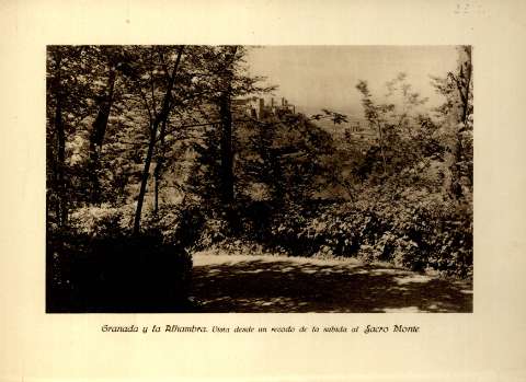 Granada y la Alhambra. Vista desde un recodo de la subida al Sacro Monte